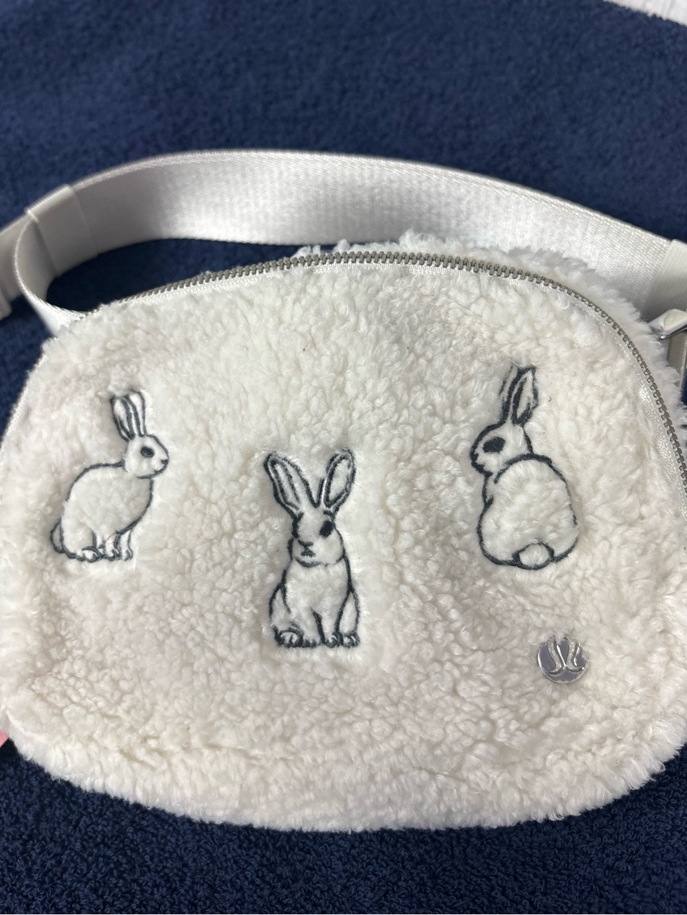 lululemon Lunar New Year
Everywhere Belt Bag
*Fleece (1 L) in Rabbit - Picture 2 of 6